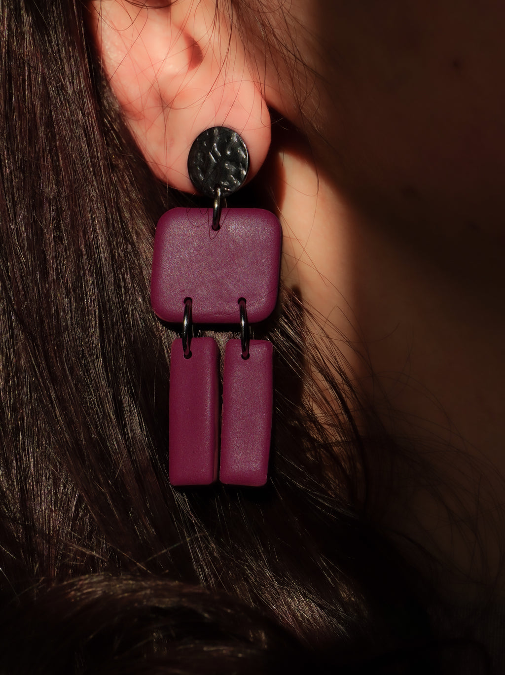 PENDIENTES ROBOTO EN GRANATE