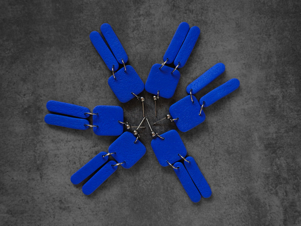 PENDIENTES ROBOTO EN AZUL