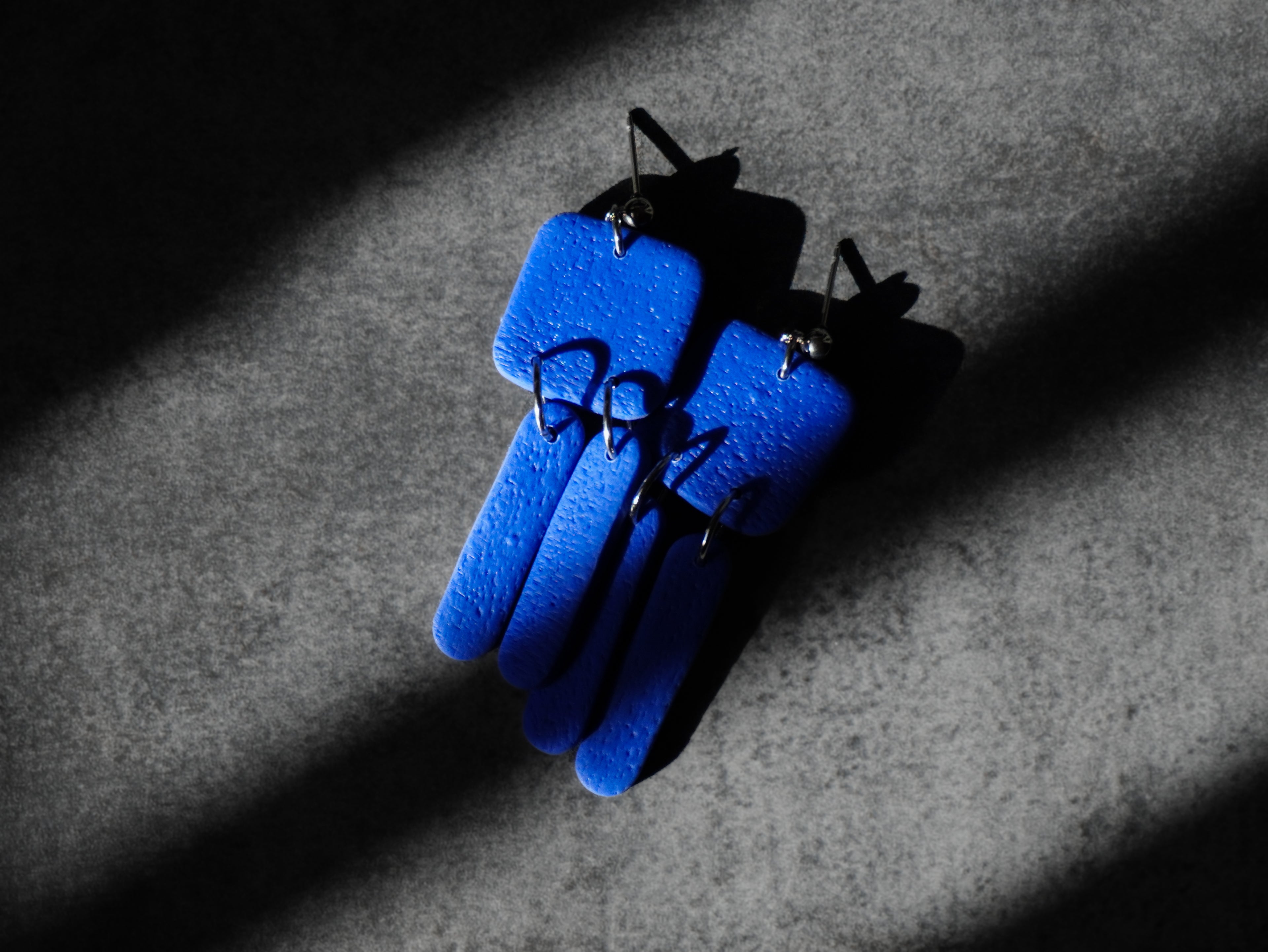 PENDIENTES ROBOTO EN AZUL